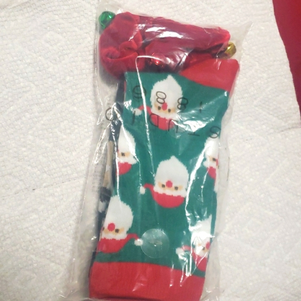 Christmas socks 2 pairs with scrunchie!